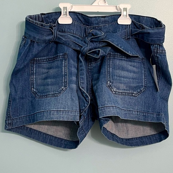 NWT A Pea in the Pod LED Women’s 8 Maternity Belted Jean Shorts - Picture 1 of 8